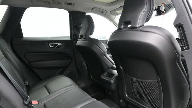 Used 2021 Volvo XC60 T6 Momentum AWD/4WD image 16