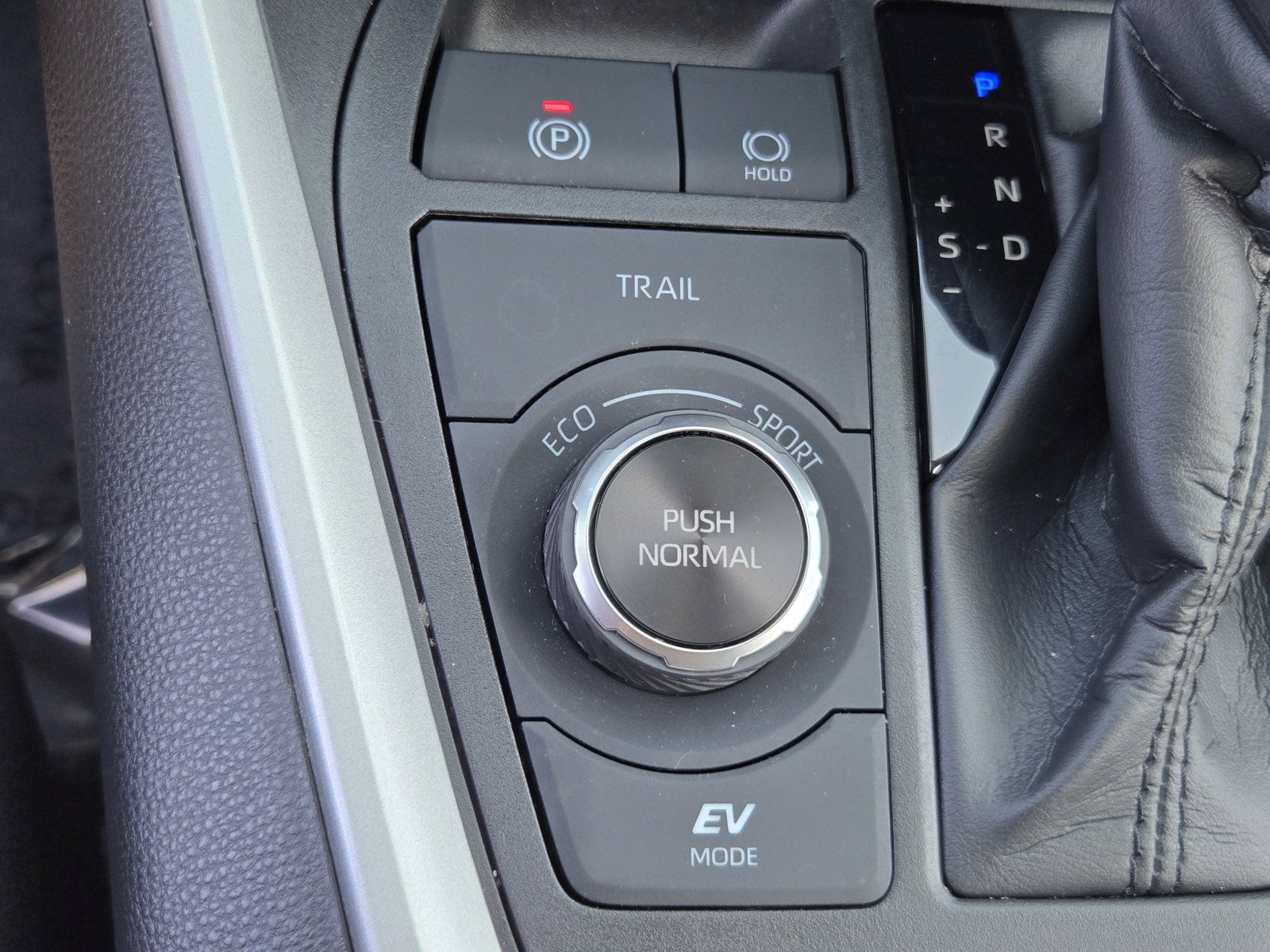 Used 2024 Toyota RAV4 LE AWD/4WD image 19