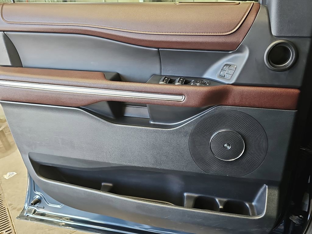 Used 2022 Ford Expedition Limited image 27