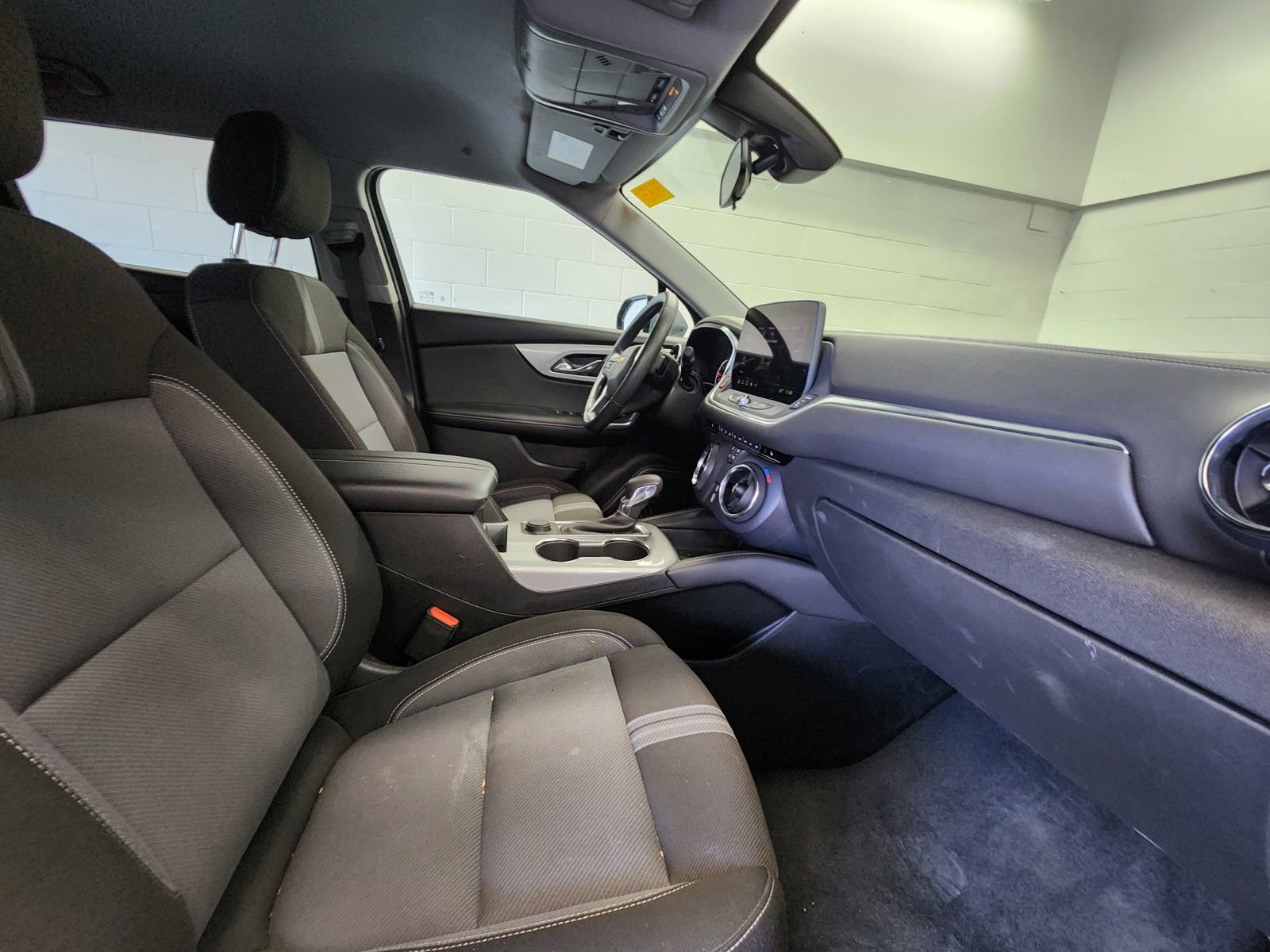 Used 2025 Chevrolet Blazer LT FWD image 23