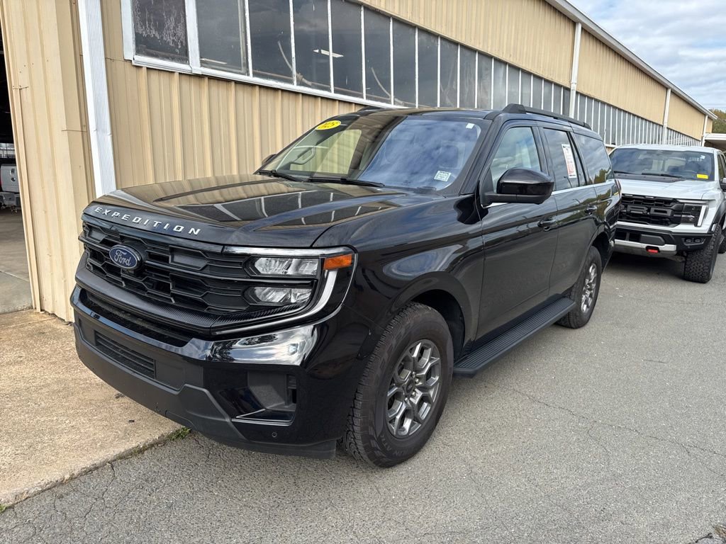 Used 2025 Ford Expedition Active image 10
