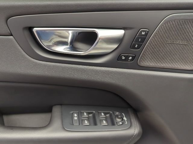 Used 2023 Volvo XC60 B5 Plus w/ Climate Package AWD/4WD image 24