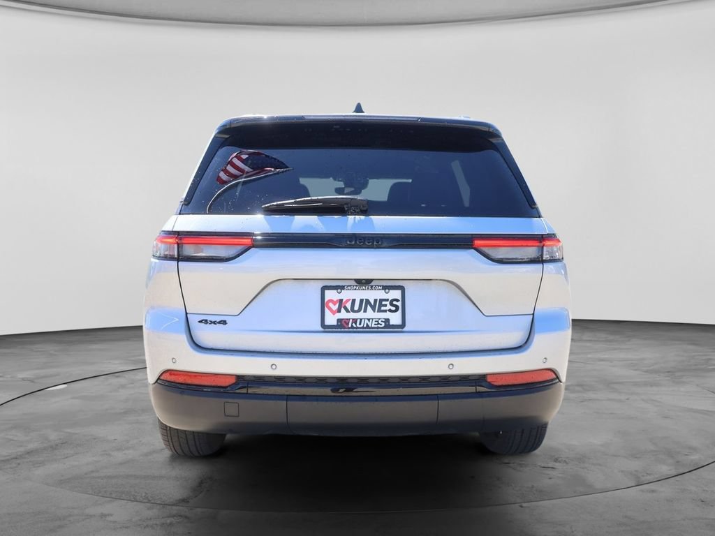 Used 2024 Jeep Grand Cherokee Altitude AWD/4WD image 6