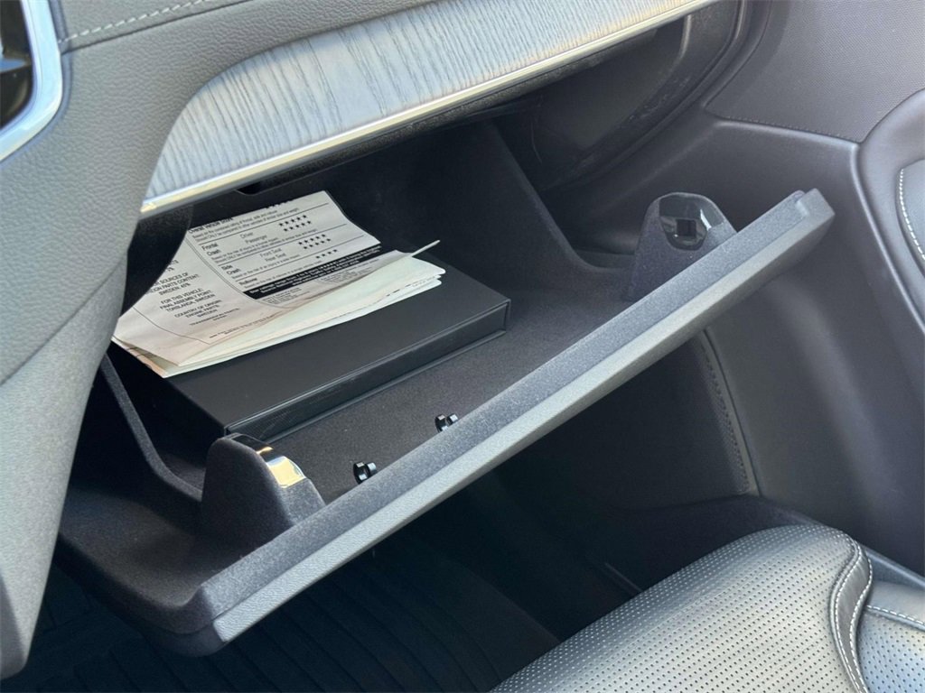 Certified 2024 Volvo XC90 B6 Ultimate w/ Protection Package Premier image 30