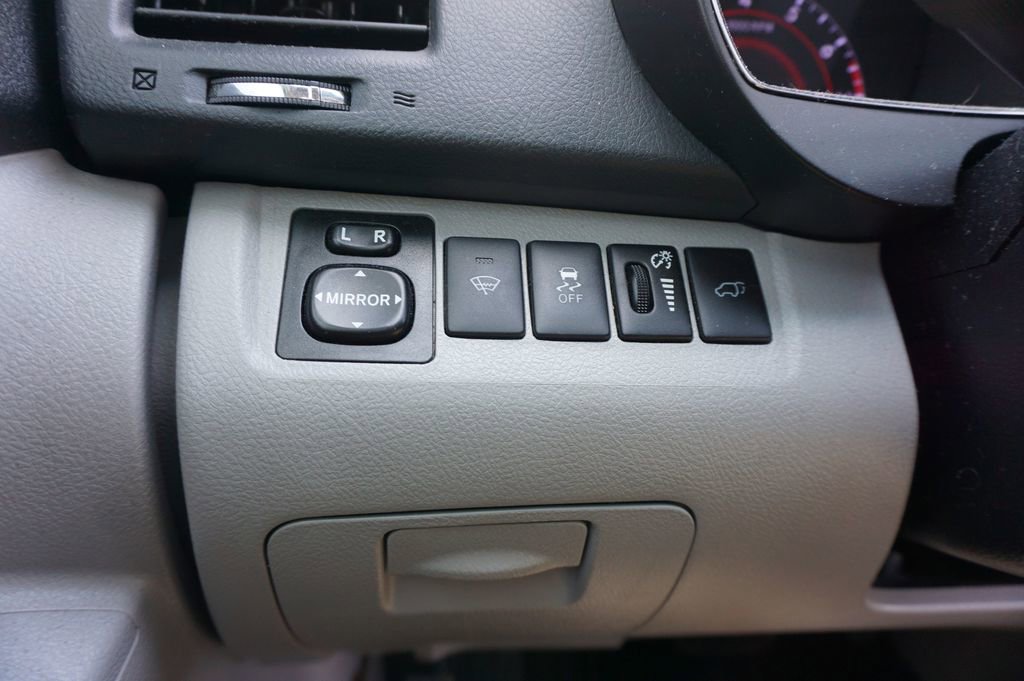 Used 2013 Toyota Highlander Limited image 4