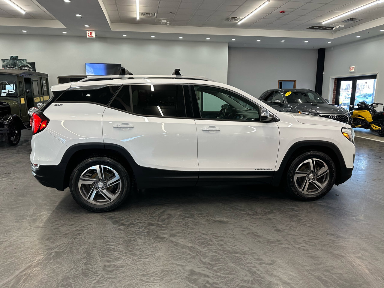 Used 2018 GMC Terrain SLT w/ Infotainment Package II image 4