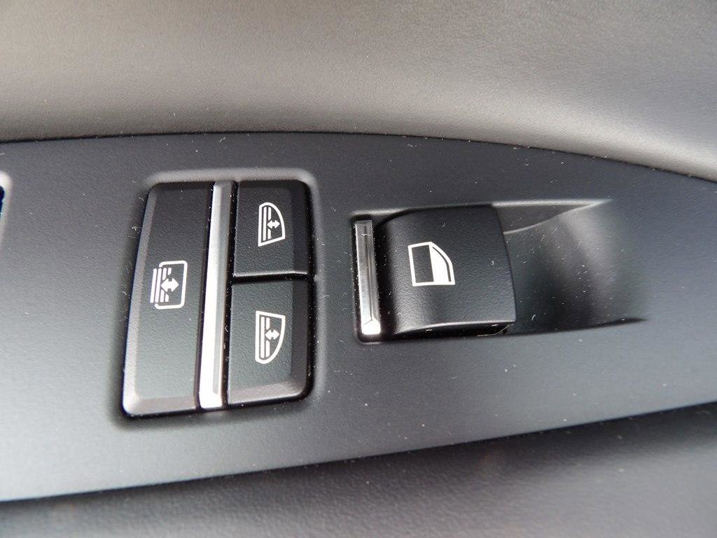 Used 2015 BMW 750Li RWD image 26