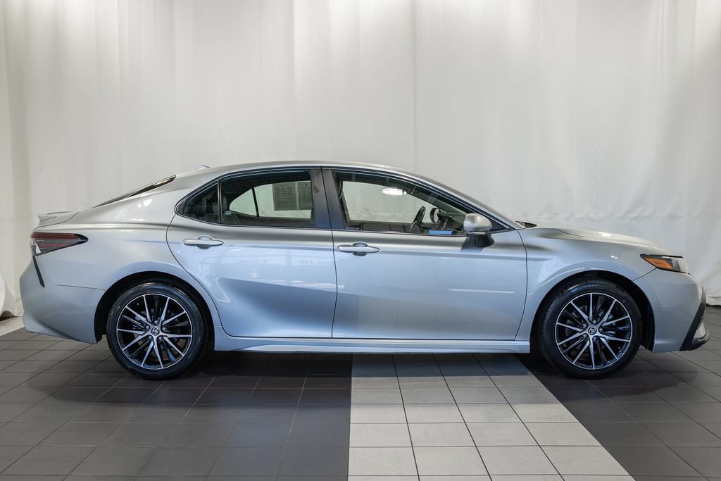 Used 2024 Toyota Camry SE FWD image 3
