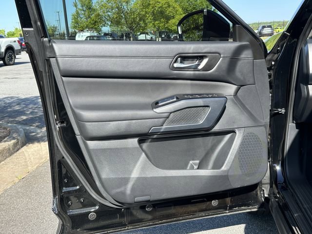 Certified 2025 Nissan Pathfinder SL w/ Black Appearance Package image 11