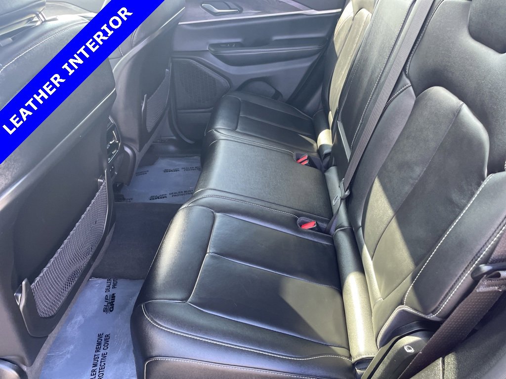 Used 2023 Jeep Grand Cherokee Limited image 4