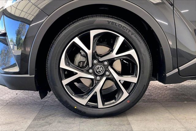 Used 2019 Toyota C-HR XLE FWD image 7
