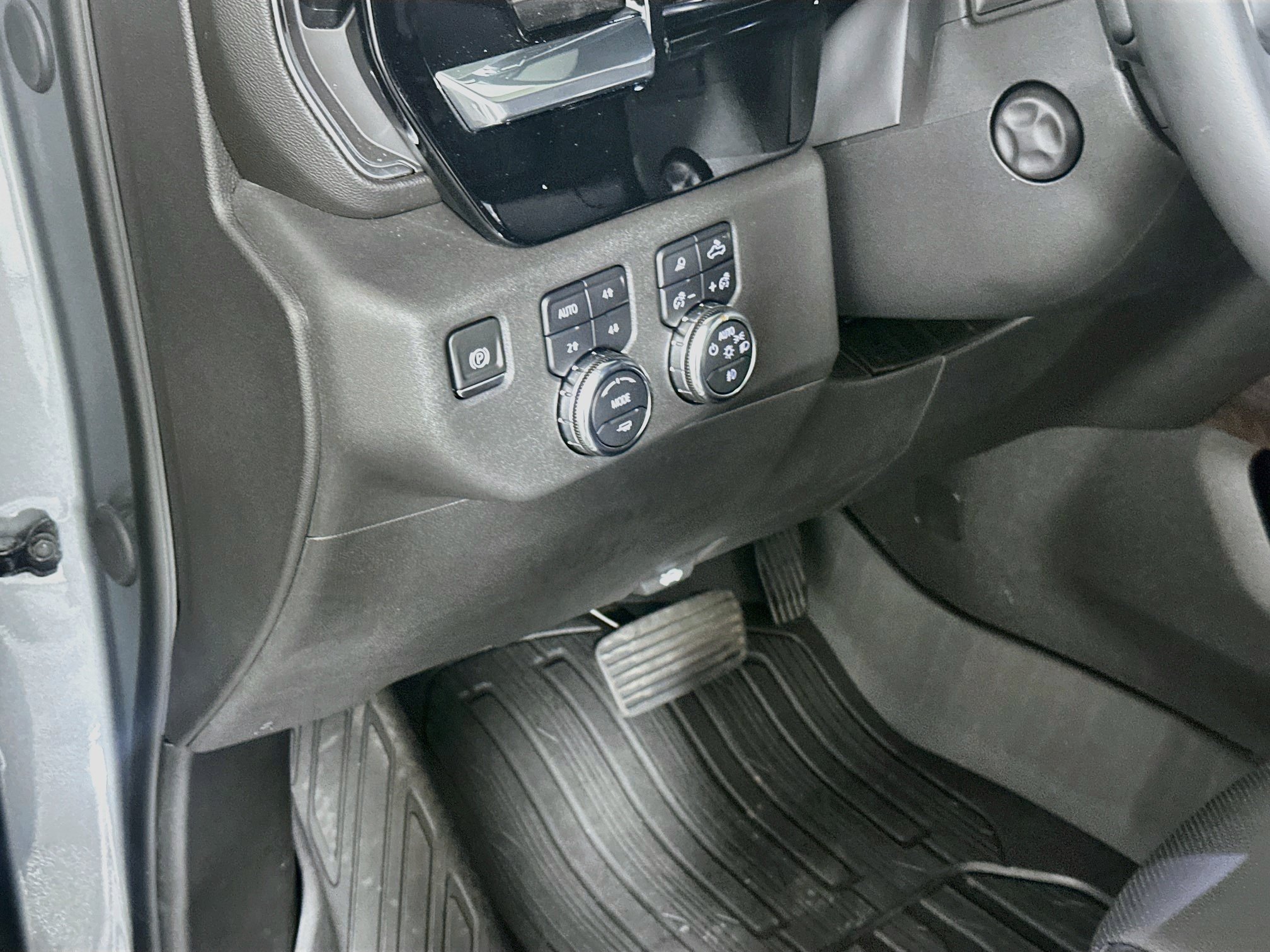 Used 2025 GMC Sierra 1500 SLT w/ SLT Premium Plus Package AWD/4WD image 17
