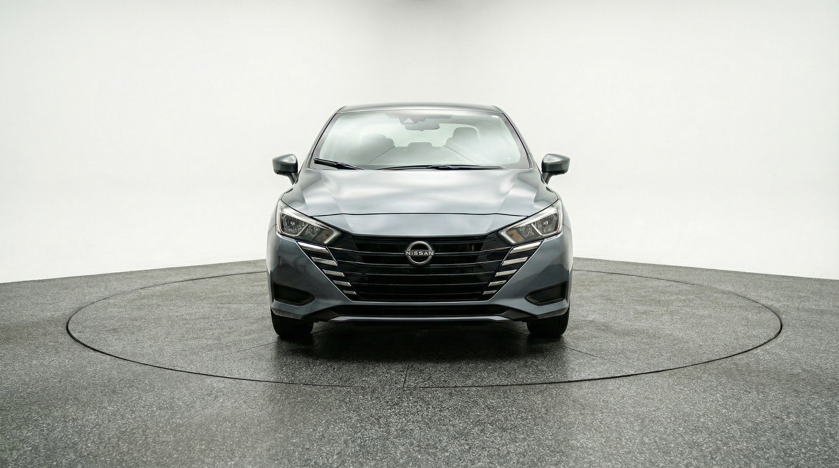 Used 2025 Nissan Versa SV image 2