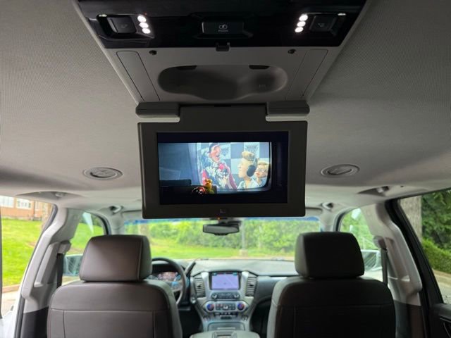 Used 2018 Chevrolet Suburban Premier AWD/4WD image 30