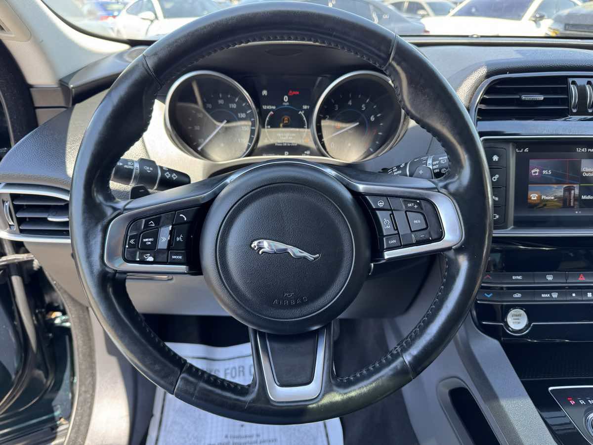 Used 2018 Jaguar F-PACE Prestige AWD/4WD image 12