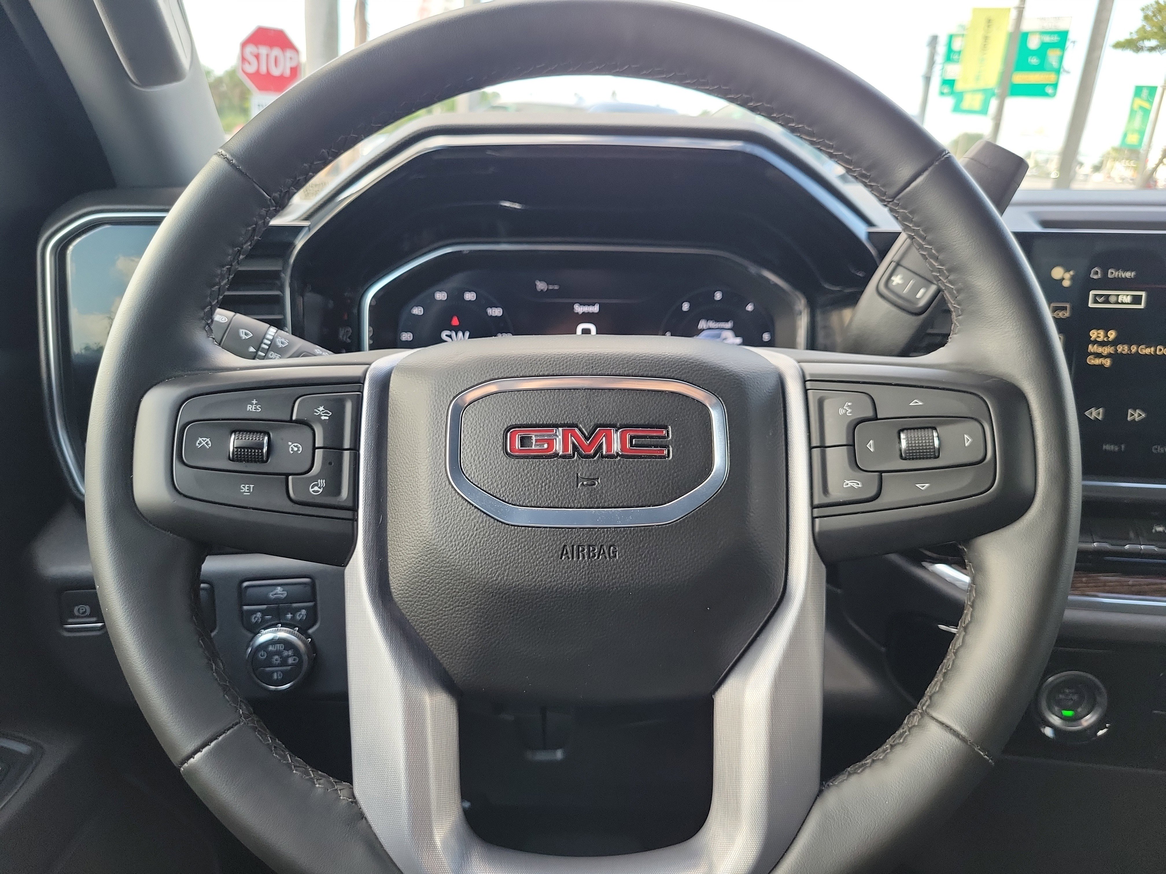 Used 2024 GMC Sierra 1500 Elevation image 18