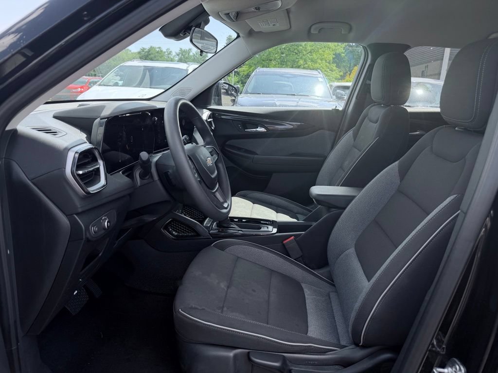 Used 2025 Chevrolet TrailBlazer LT AWD/4WD image 15