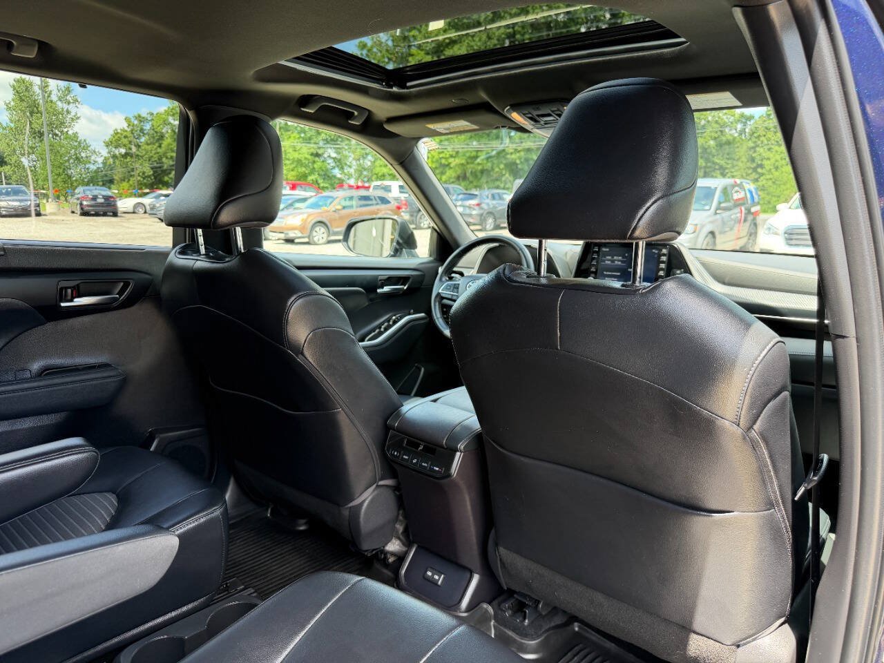 Used 2022 Toyota Highlander XSE AWD/4WD image 20