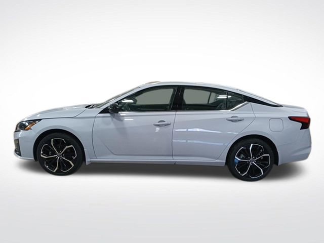 Certified 2025 Nissan Altima 2.5 SR image 2