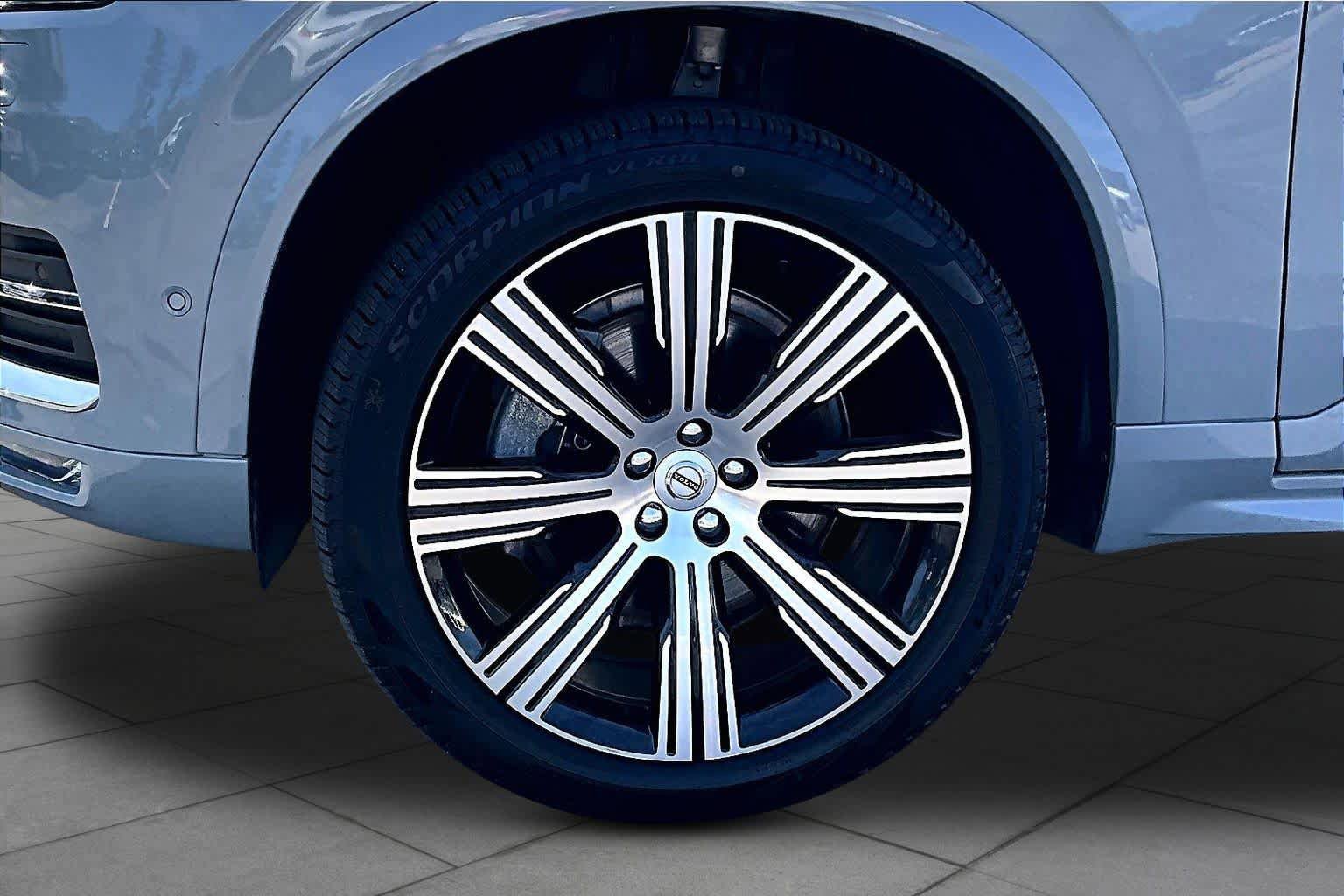 Used 2025 Volvo XC90 B6 Plus w/ Protection Package Premier AWD/4WD image 11