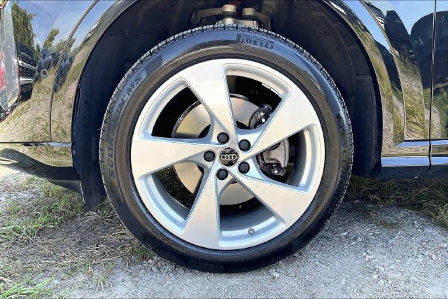Used 2025 Audi Q5 Premium Plus w/ Premium Plus AWD/4WD image 9