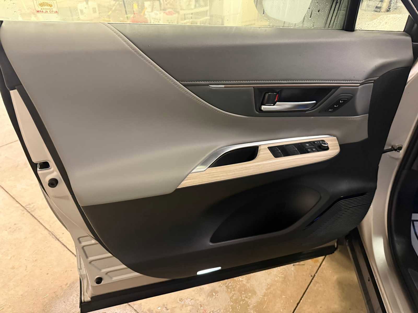 Certified 2021 Toyota Venza Limited image 20