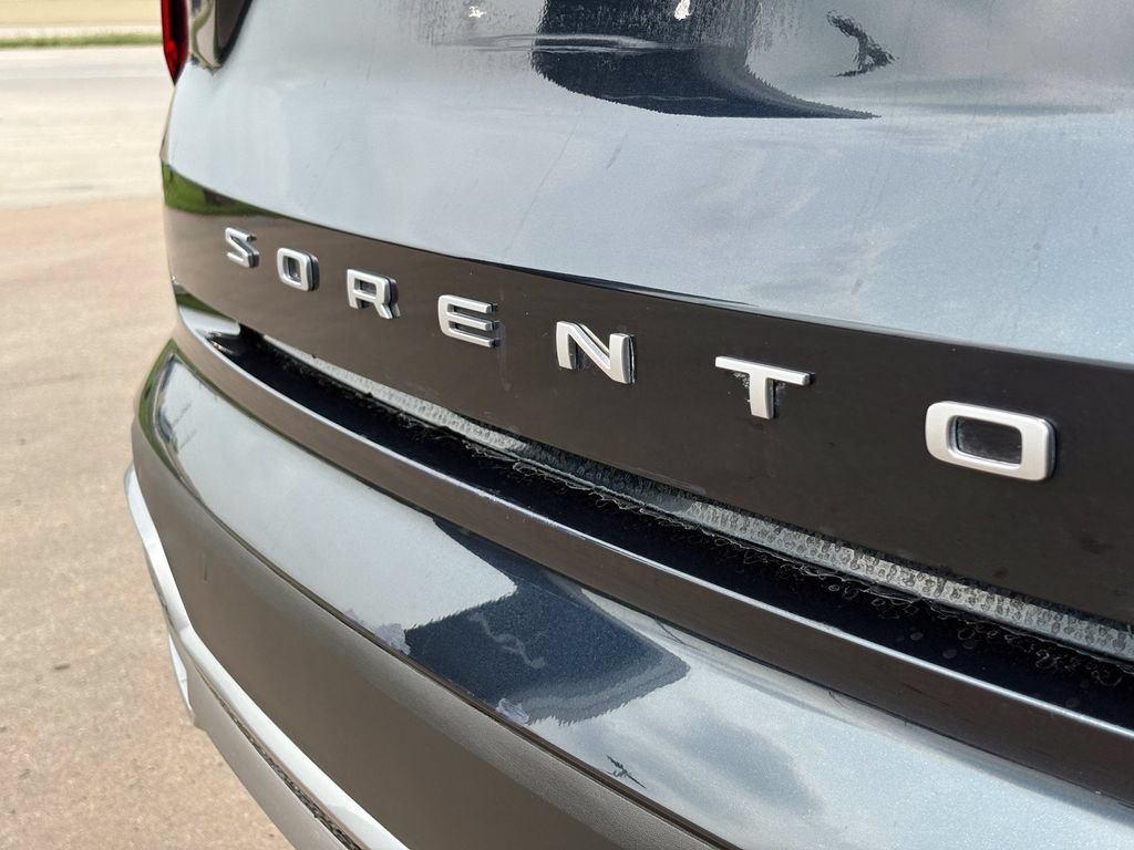 Certified 2022 Kia Sorento S FWD image 11