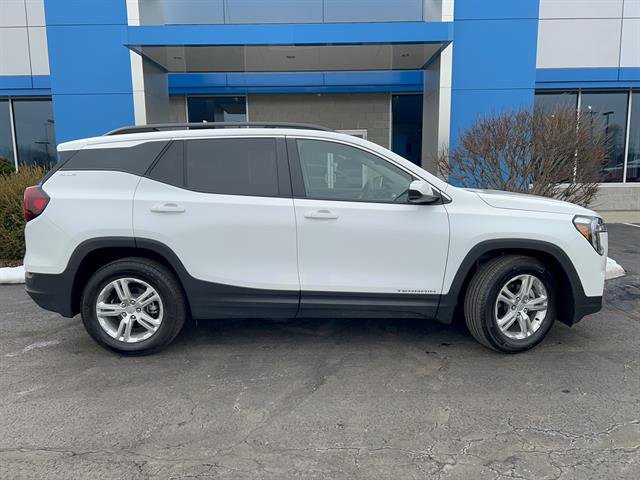 Used 2024 GMC Terrain SLE w/ Driver Convenience Package image 8