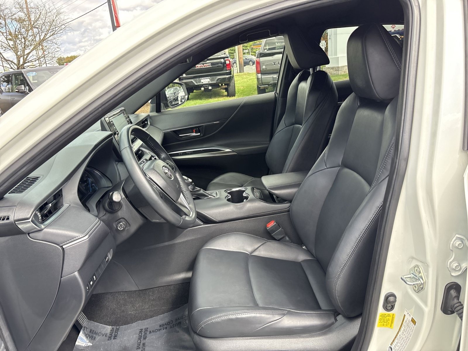 Used 2022 Toyota Venza XLE AWD/4WD image 13