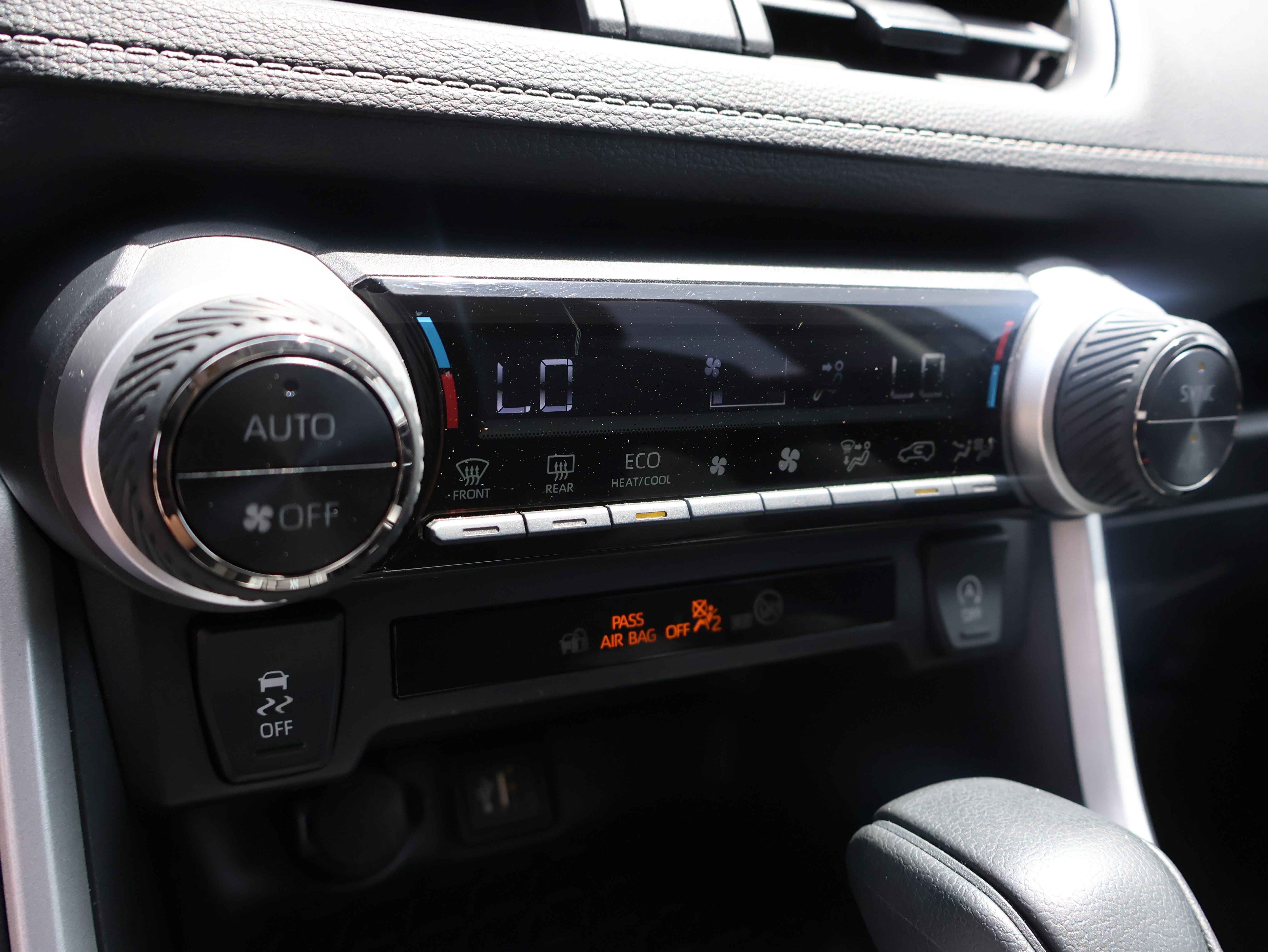 Used 2025 Toyota RAV4 XLE AWD/4WD image 30