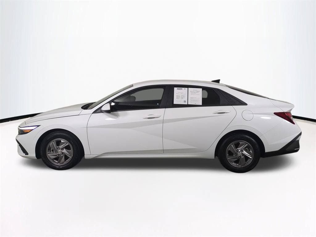 Used 2025 Hyundai Elantra SE FWD image 8