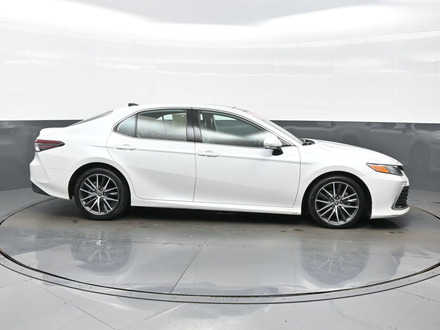Used 2023 Toyota Camry XLE FWD image 7