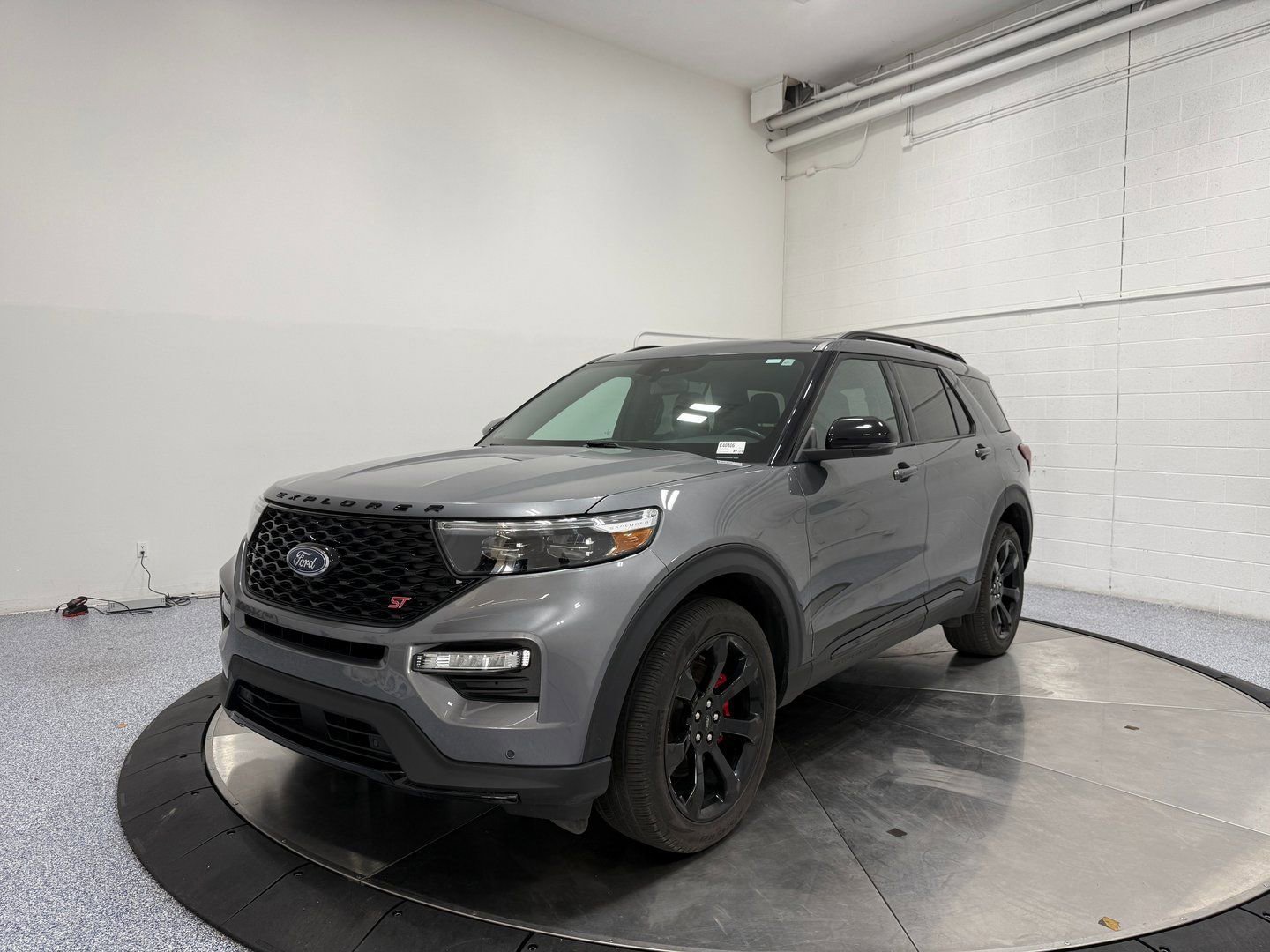 Used 2023 Ford Explorer ST w/ Equipment Group 401A image 3