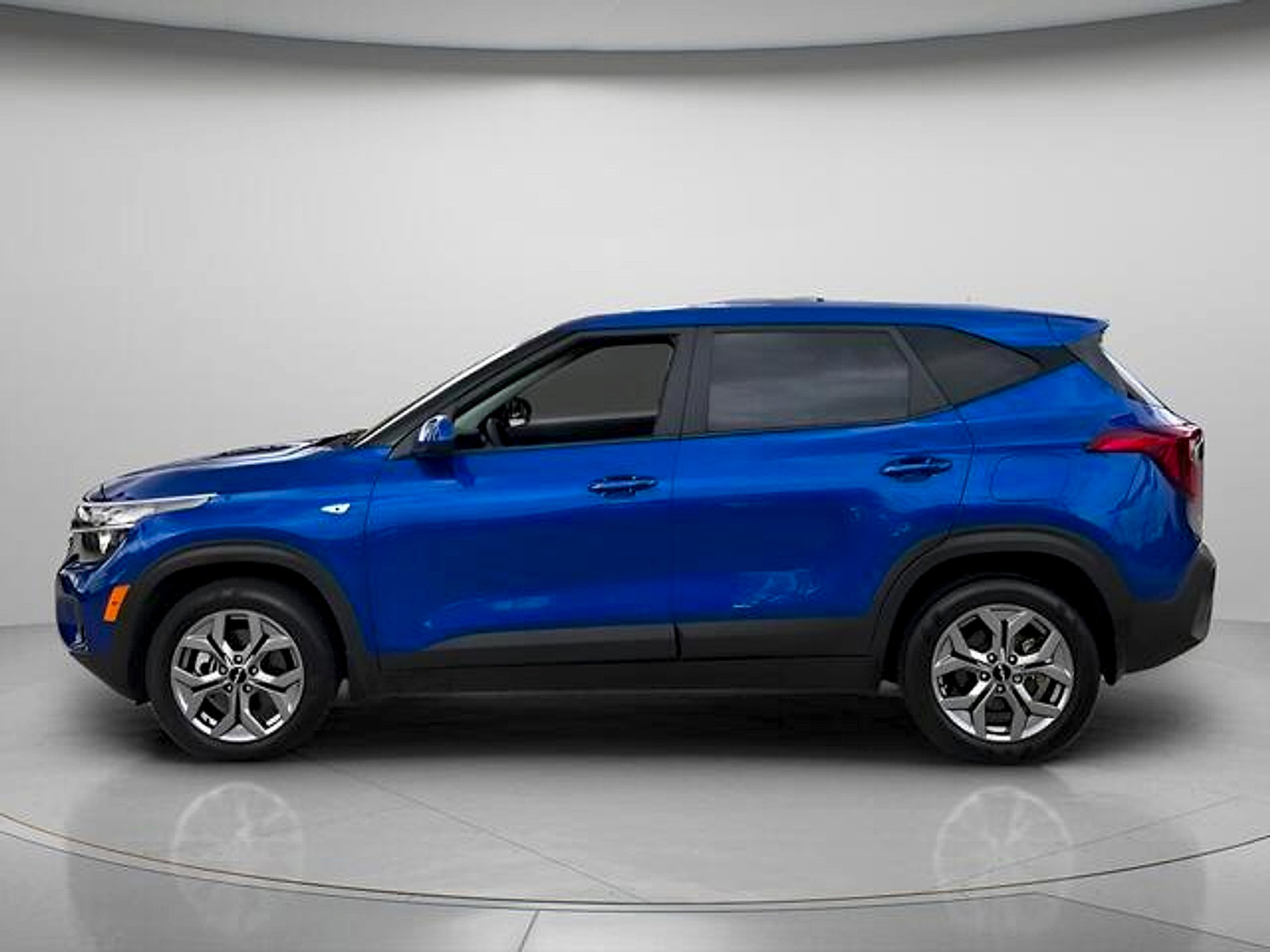 Used 2024 Kia Seltos LX AWD/4WD image 3