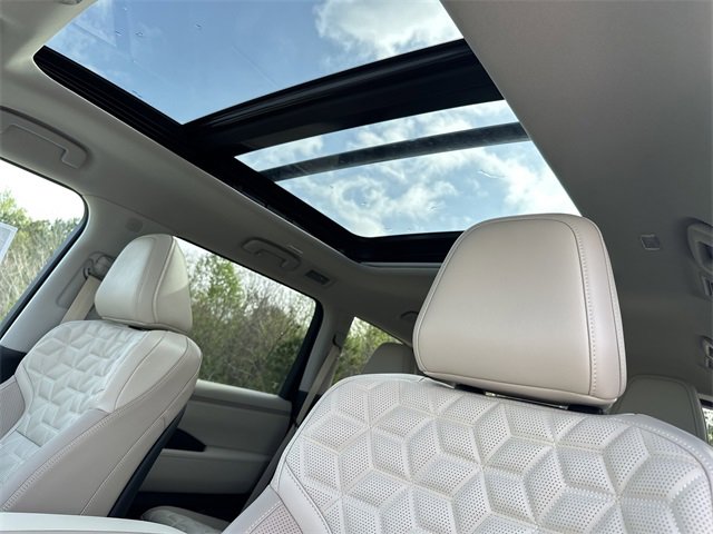 New 2025 Nissan Armada Platinum image 27