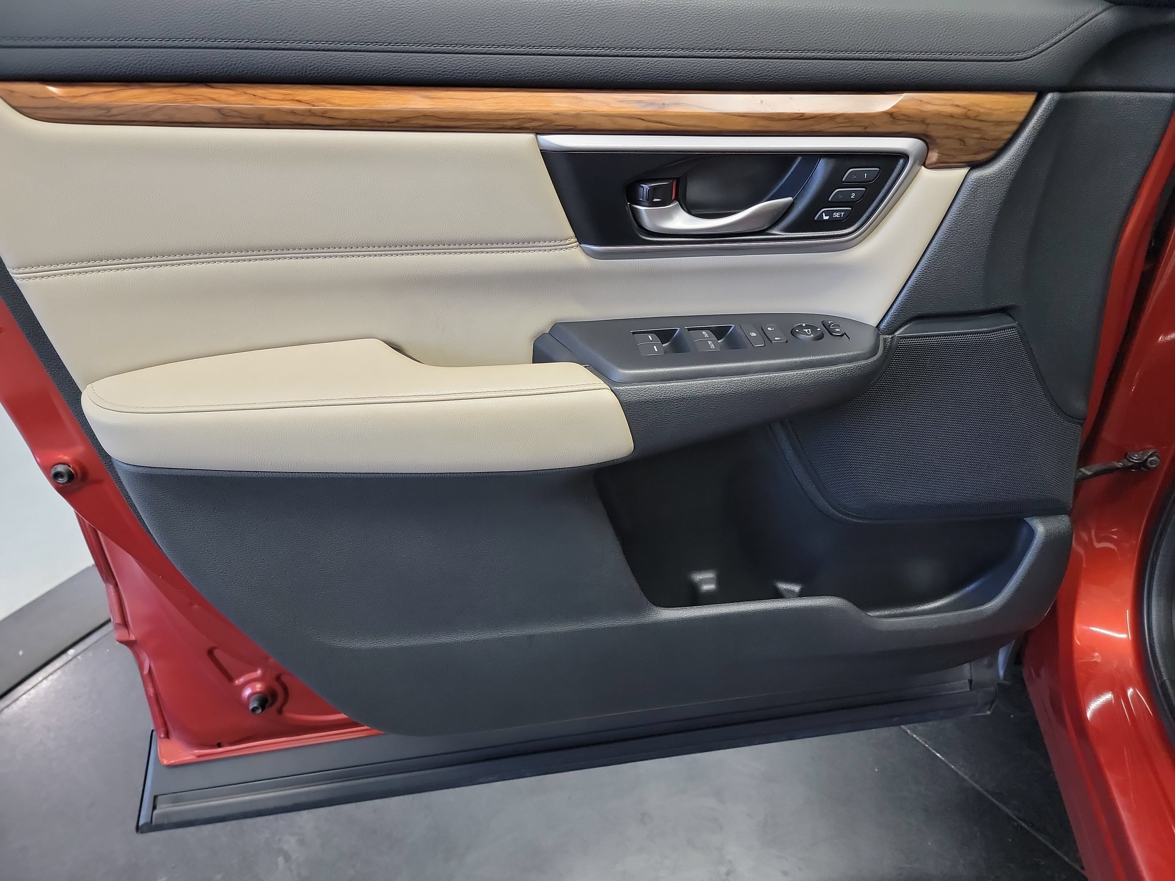Used 2018 Honda CR-V Touring image 13
