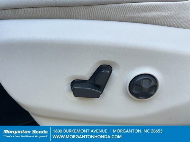 Used 2021 Chrysler Pacifica Touring-L w/ Uconnect Theater Family Group FWD image 15