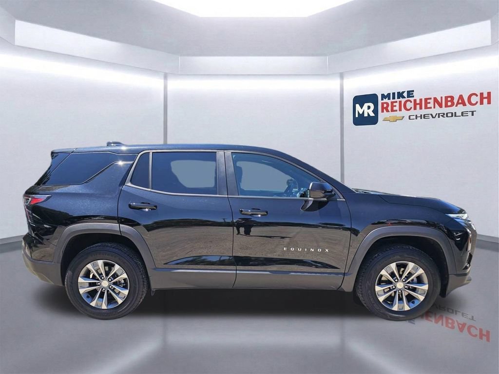 Used 2026 Chevrolet Equinox LT FWD image 3