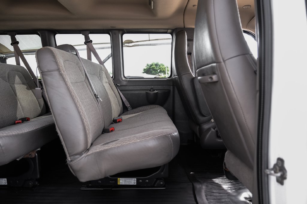 Used 2021 Chevrolet Express 3500 LS w/ Chrome Appearance Package RWD image 42