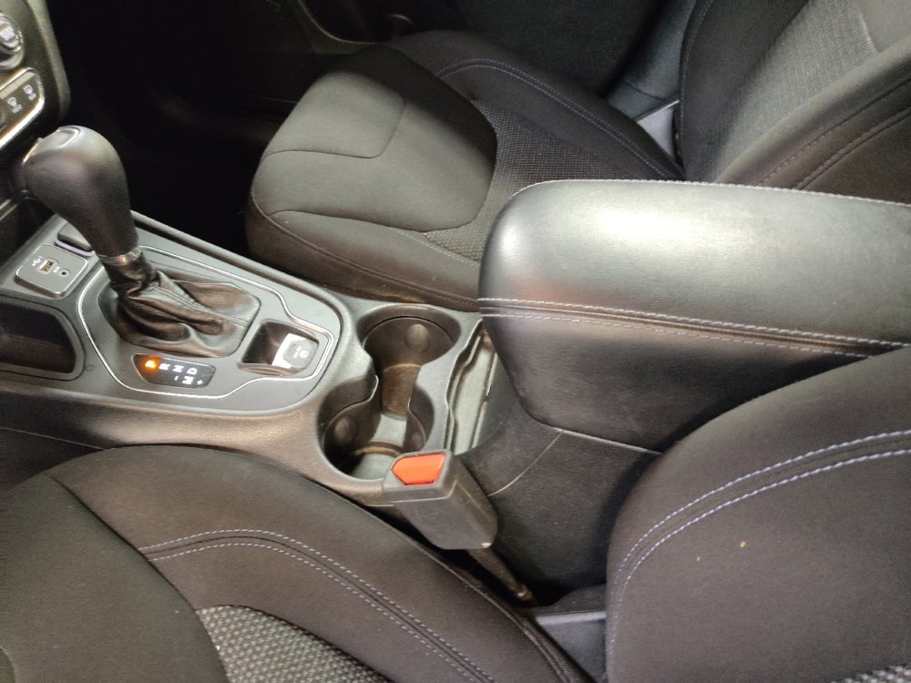 Used 2020 Jeep Cherokee Latitude FWD image 26
