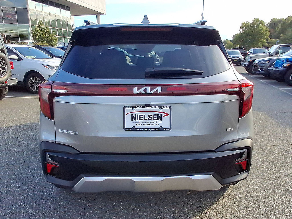 Used 2025 Kia Seltos EX AWD/4WD image 29