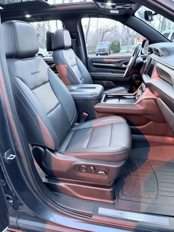 Used 2021 GMC Yukon Denali w/ Denali Premium Package image 15