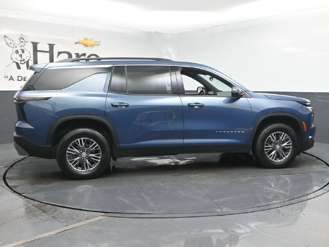Used 2025 Chevrolet Traverse LT FWD image 44