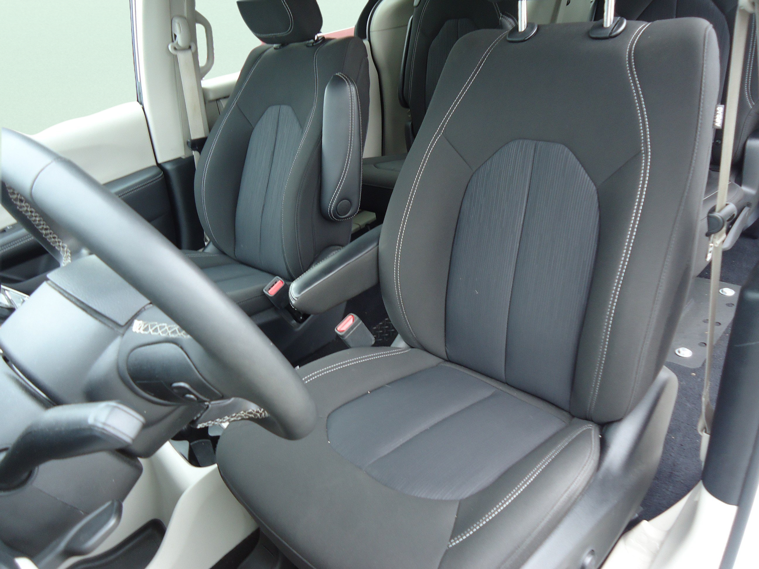 Used 2023 Chrysler Voyager LX FWD image 28