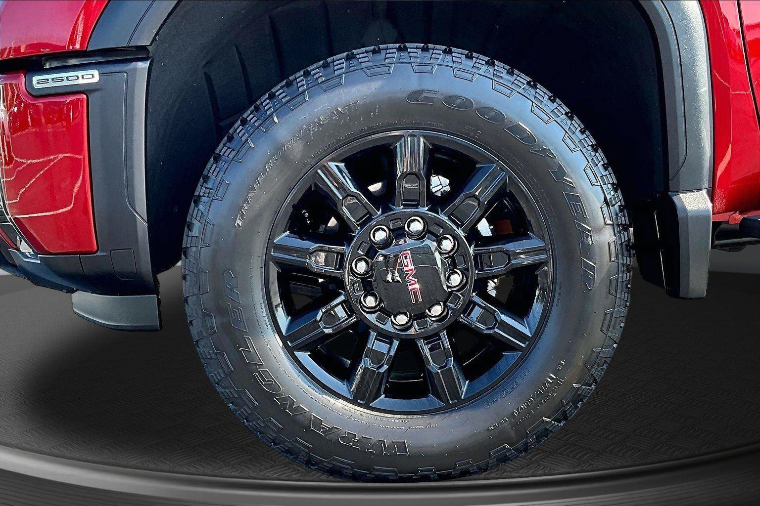 Used 2025 GMC Sierra 2500 AT4 w/ AT4 Premium Plus Package AWD/4WD image 10
