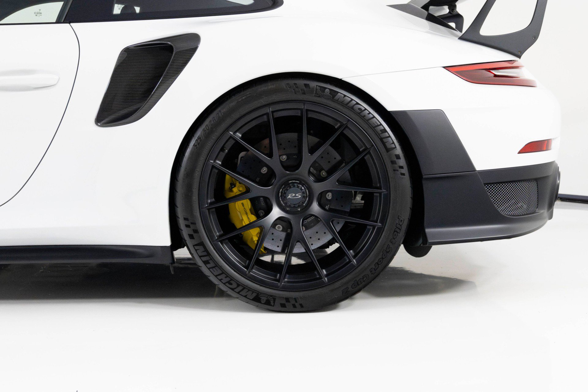 Used 2018 Porsche 911 GT2 RS image 11