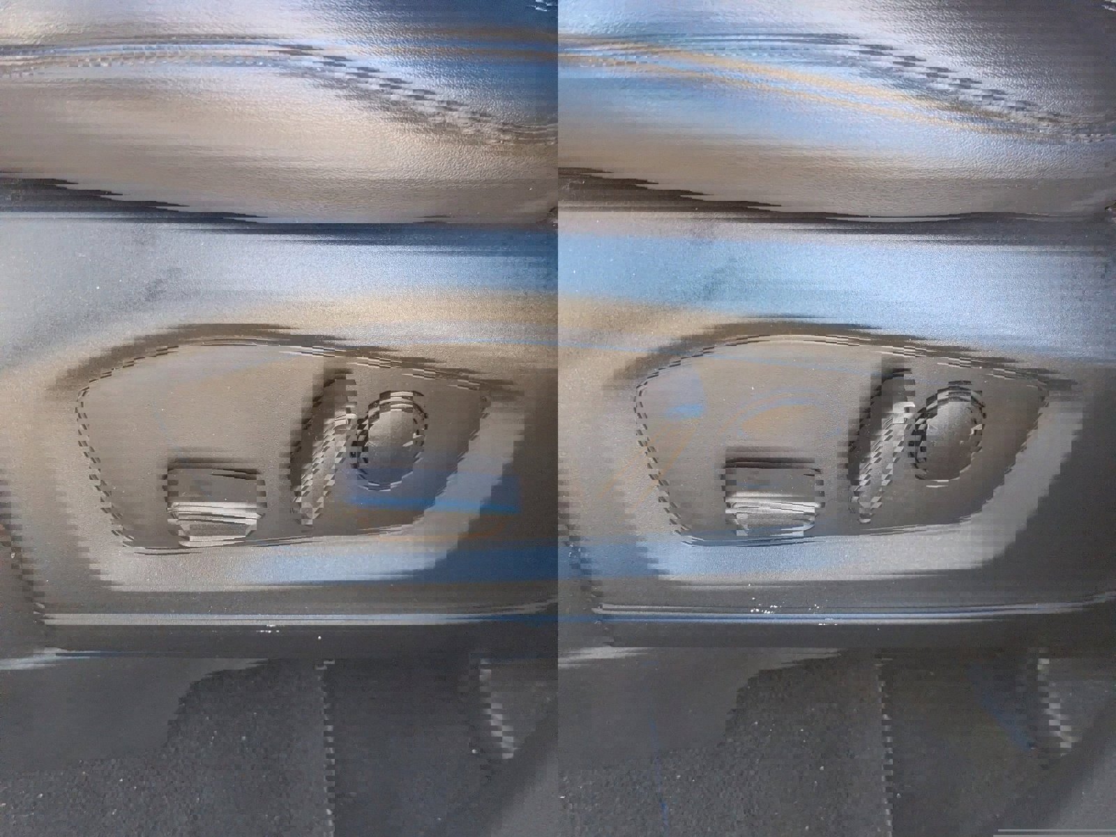 Used 2021 Ford Explorer XLT w/ Equipment Group 202A image 24