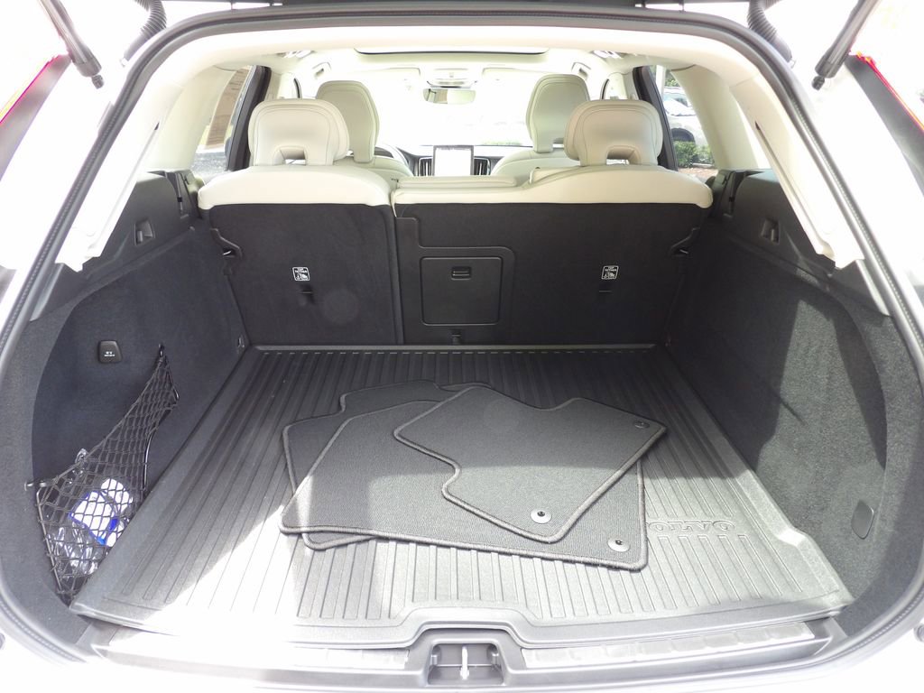 Certified 2026 Volvo XC60 B5 Ultra w/ Protection Package Premier AWD/4WD image 16