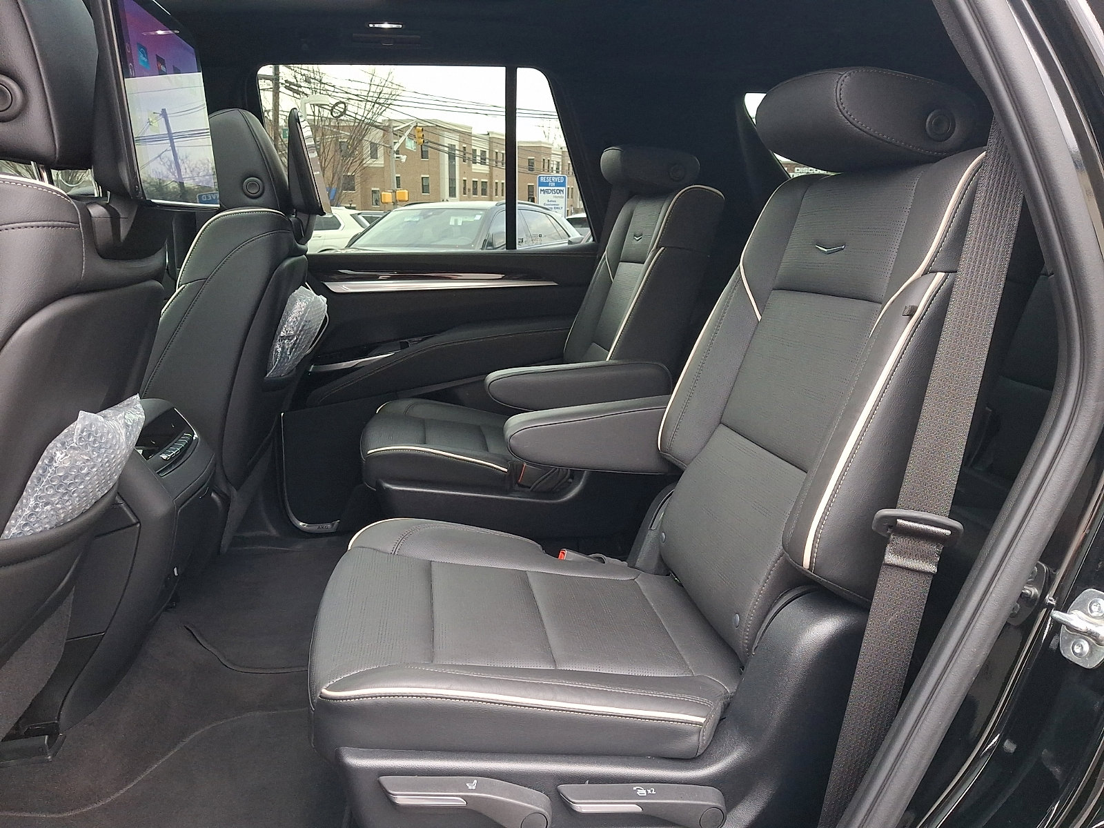 Used 2025 Cadillac Escalade Premium Luxury image 13