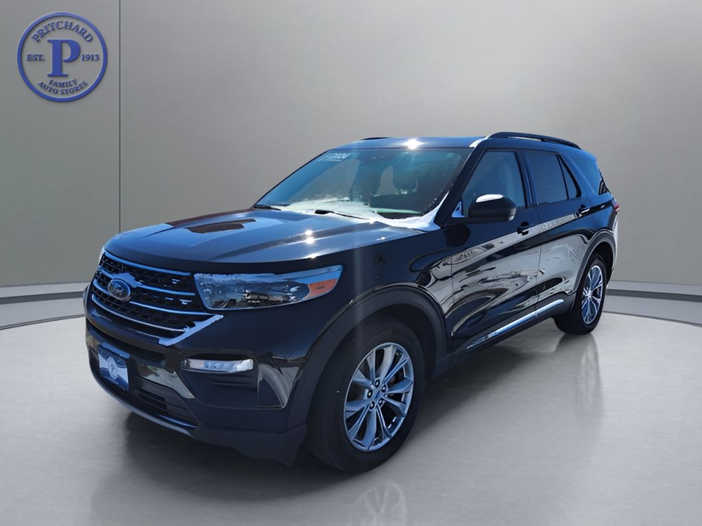 Used 2024 Ford Explorer XLT w/ Equipment Group 202A AWD/4WD image 3